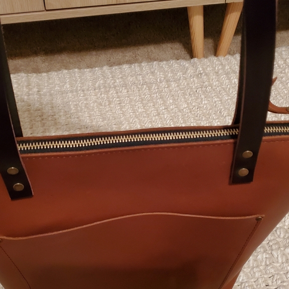 Portland Leather Medium Tote Bag in Honey - Picture 5 of 7
